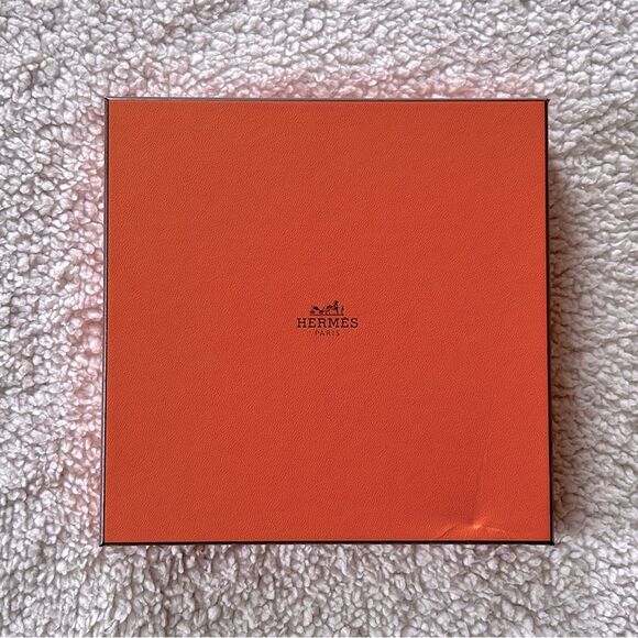 Hermes Box & Tissue Paper - Picture 1 of 6